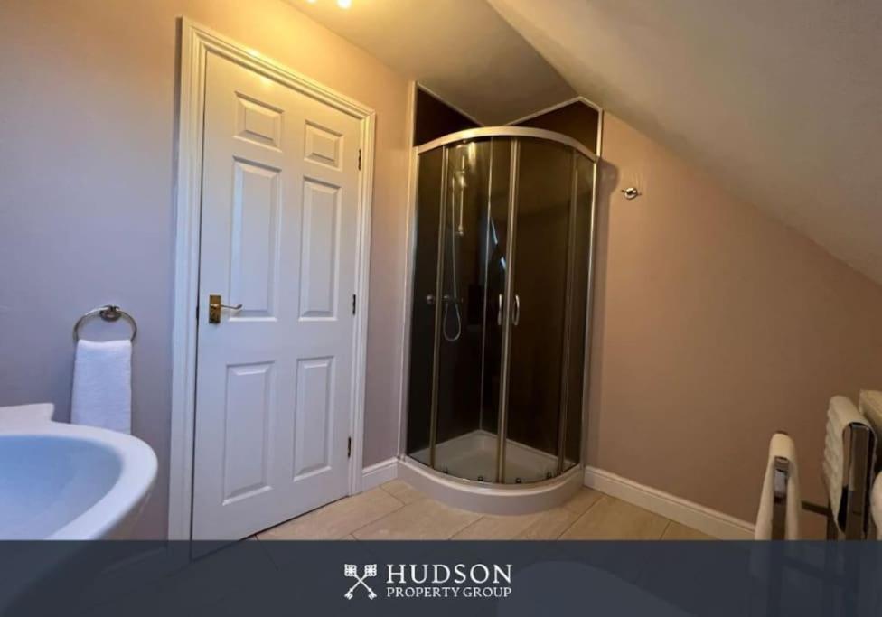 Vila Telford Townhouse With Parking And Garden Exteriér fotografie