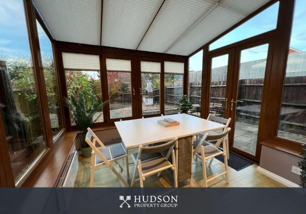 Vila Telford Townhouse With Parking And Garden Exteriér fotografie