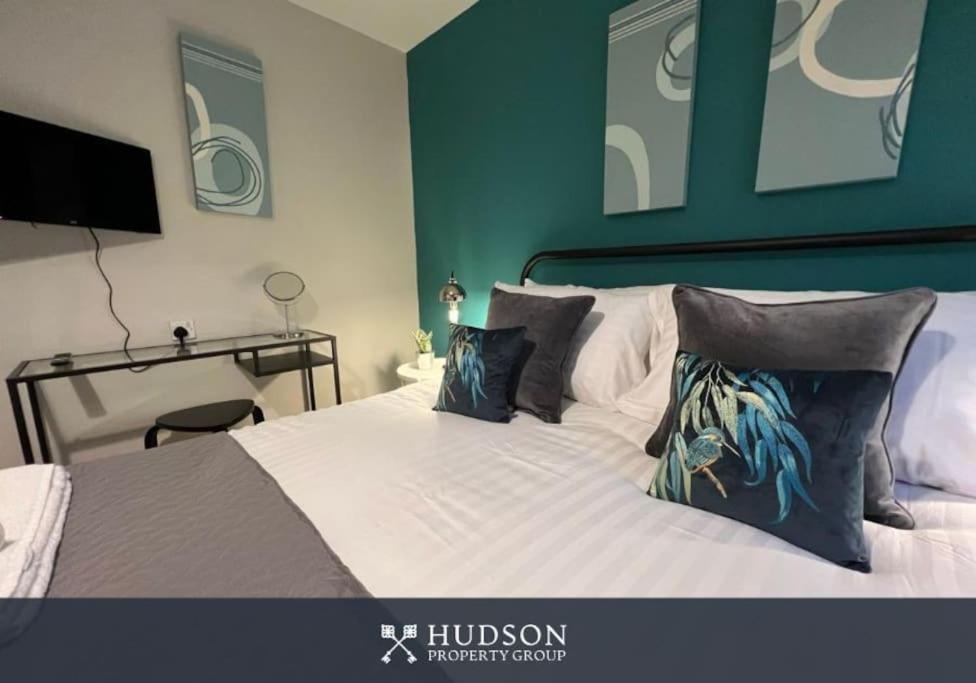 Vila Telford Townhouse With Parking And Garden Exteriér fotografie
