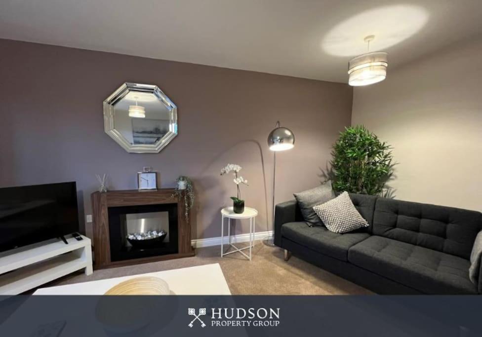 Vila Telford Townhouse With Parking And Garden Exteriér fotografie