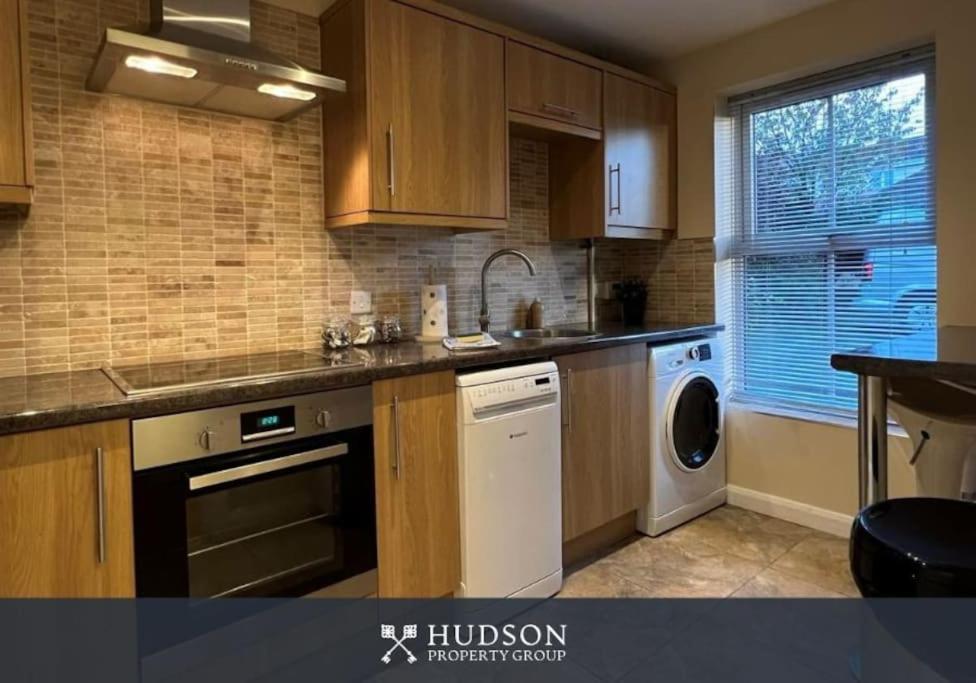 Vila Telford Townhouse With Parking And Garden Exteriér fotografie