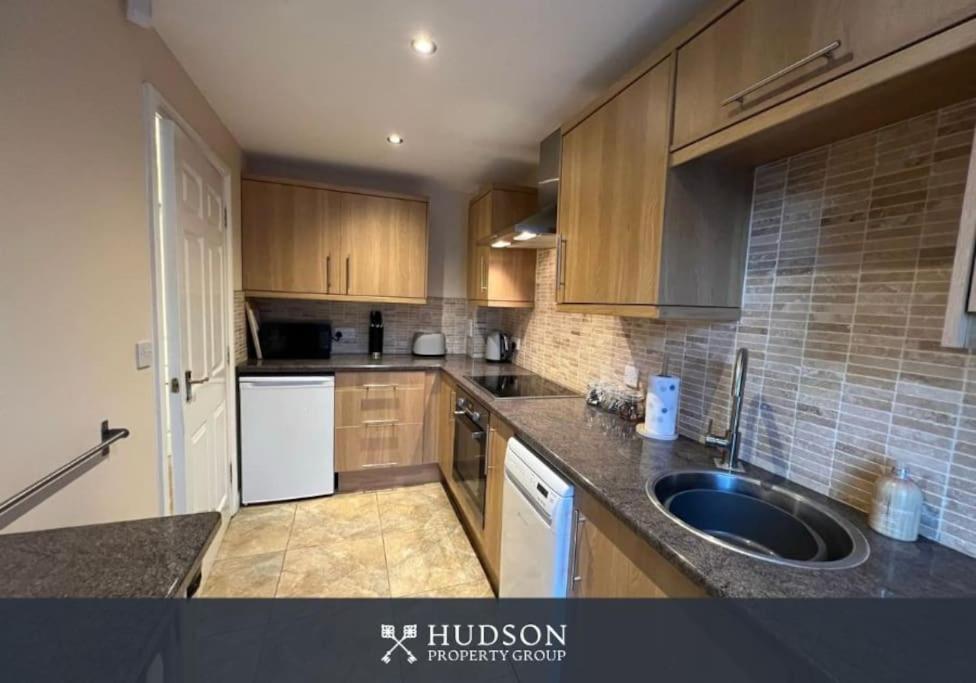 Vila Telford Townhouse With Parking And Garden Exteriér fotografie