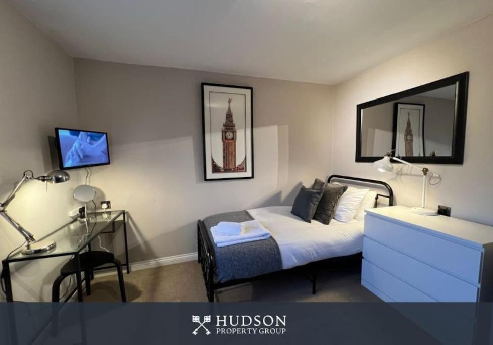 Vila Telford Townhouse With Parking And Garden Exteriér fotografie