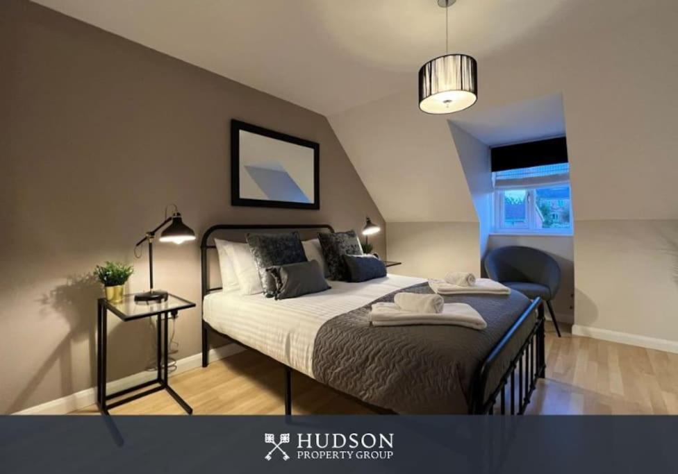 Vila Telford Townhouse With Parking And Garden Exteriér fotografie