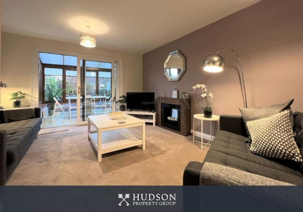 Vila Telford Townhouse With Parking And Garden Exteriér fotografie