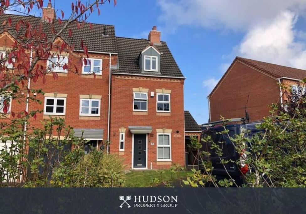 Vila Telford Townhouse With Parking And Garden Exteriér fotografie